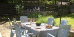 Le coin repas de la terrasse derrière