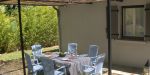 Le coin repas de la terrasse derrière