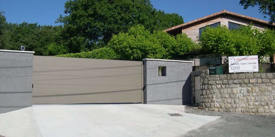 Portail sécurisé entrée proriété